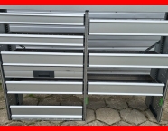 Nr. 407<br />
Lewa Półka Uniwersalna Aluminiowa Firmy BOTT.<br />
Wymiary:<br />
Dł - 233...